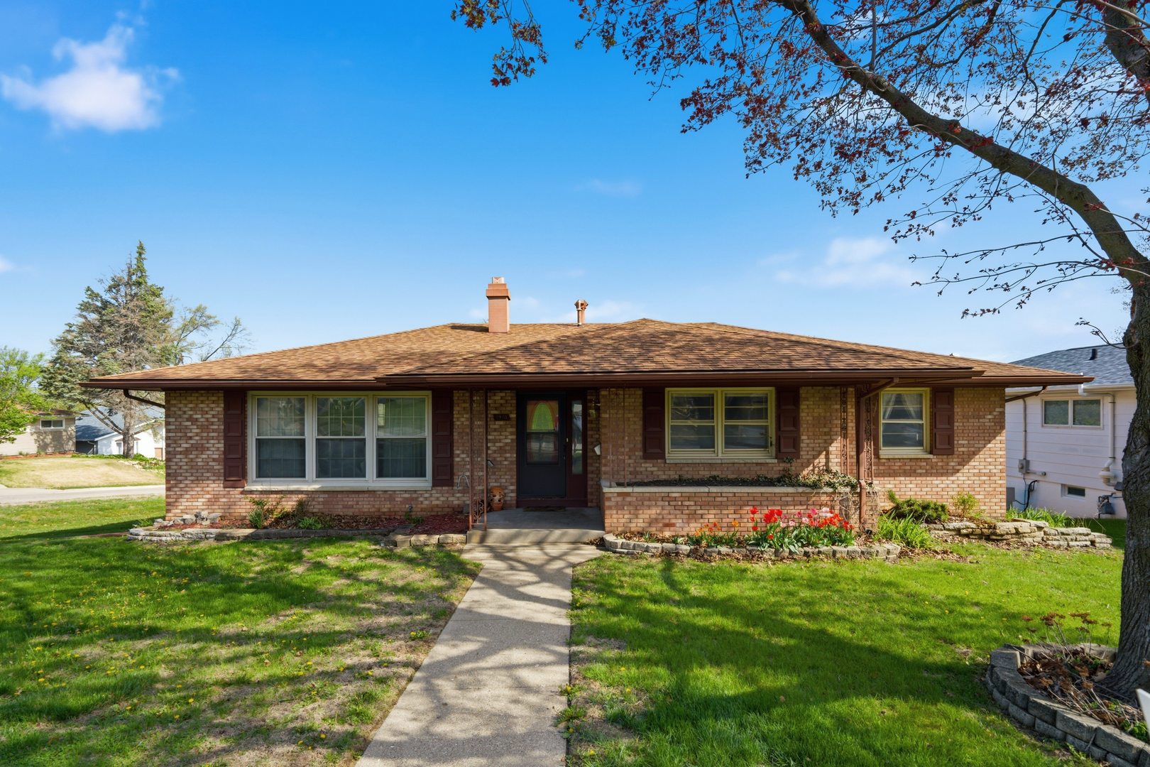 1918 W Garfield Street, Davenport, IA