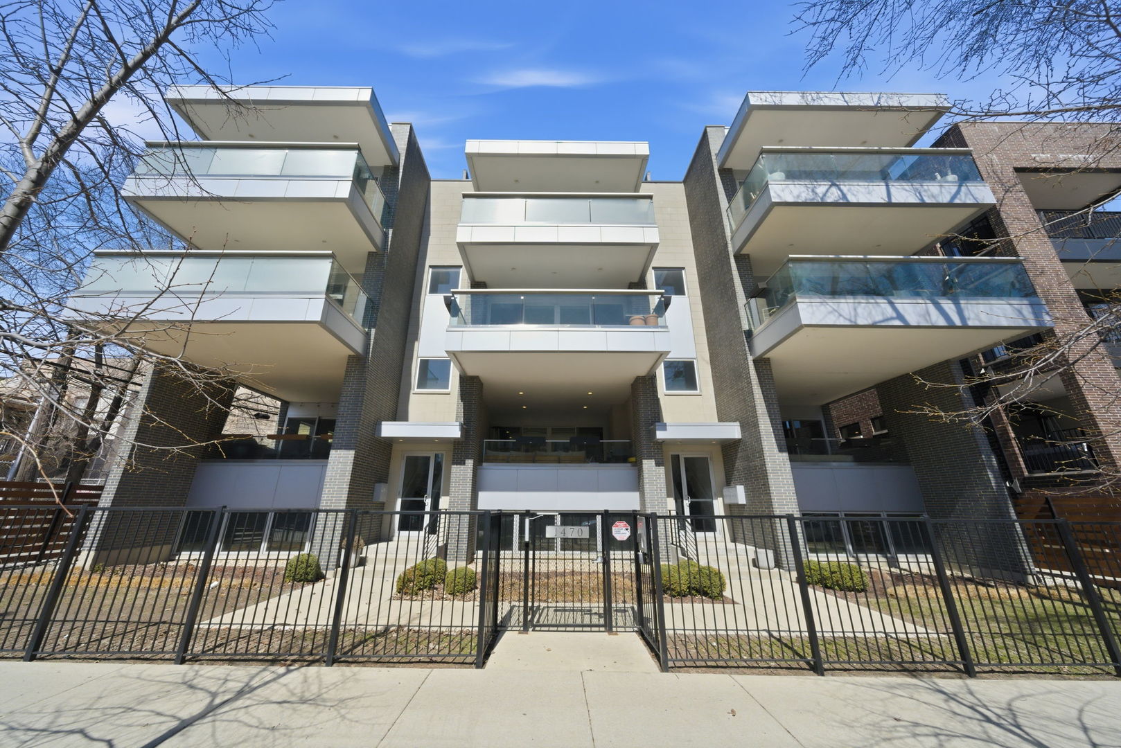 1470 W Winona Street #102, Chicago, IL