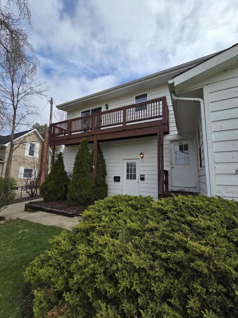 608 N Washington Avenue #UPPER, Batavia, IL