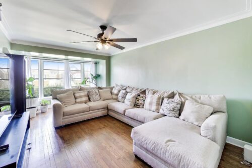 8022 S ALBANY Avenue, Chicago, IL