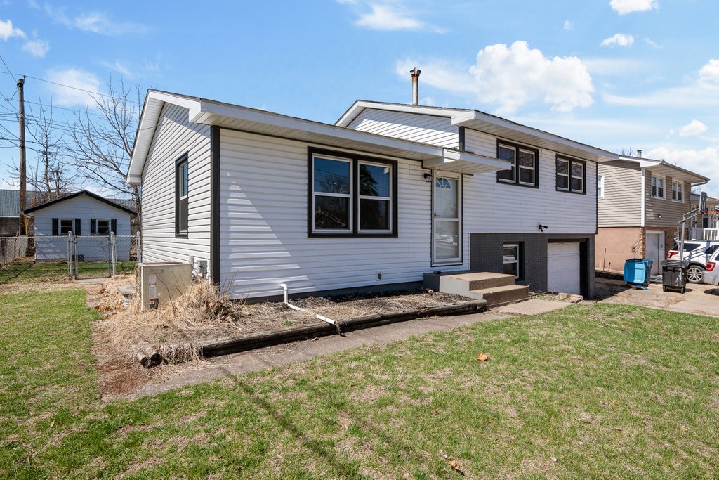 8012 10TH Street, Rock Island, IL