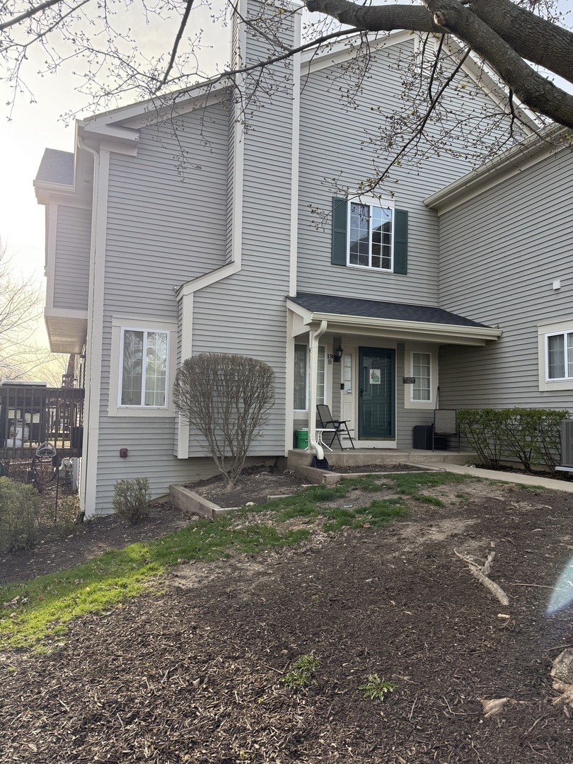 19 Windsor Circle #B, South Elgin, IL