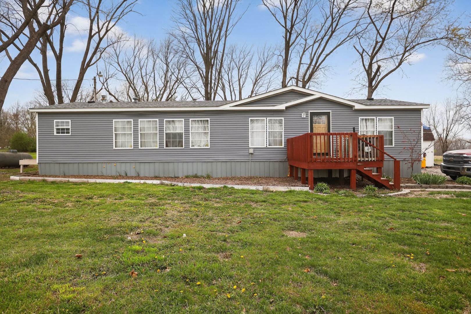 21309 Gambill Lane, Carlyle, IL