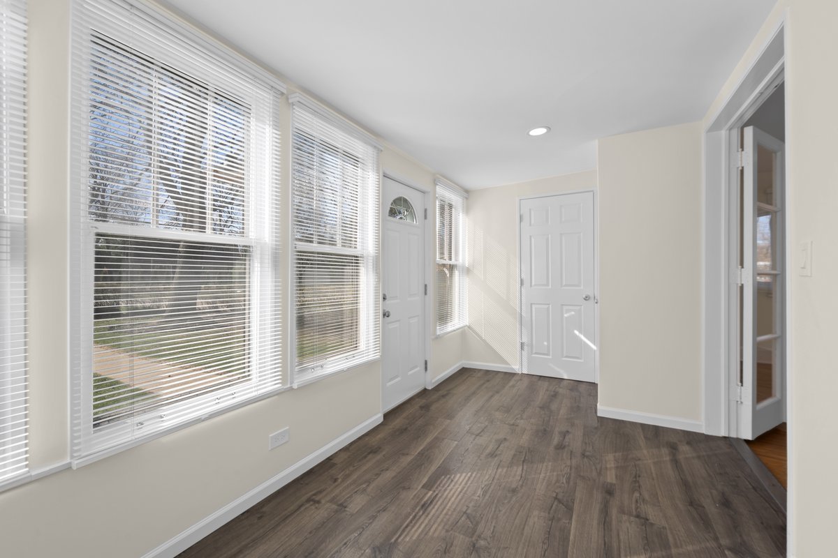 823 Deerfield Road, Highland Park, IL