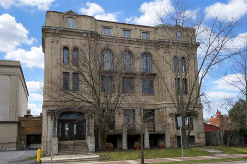 220 N Sheridan Road, Waukegan, IL