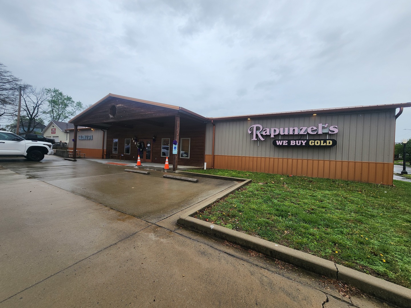 109 W Poplar Street, Harrisburg, IL