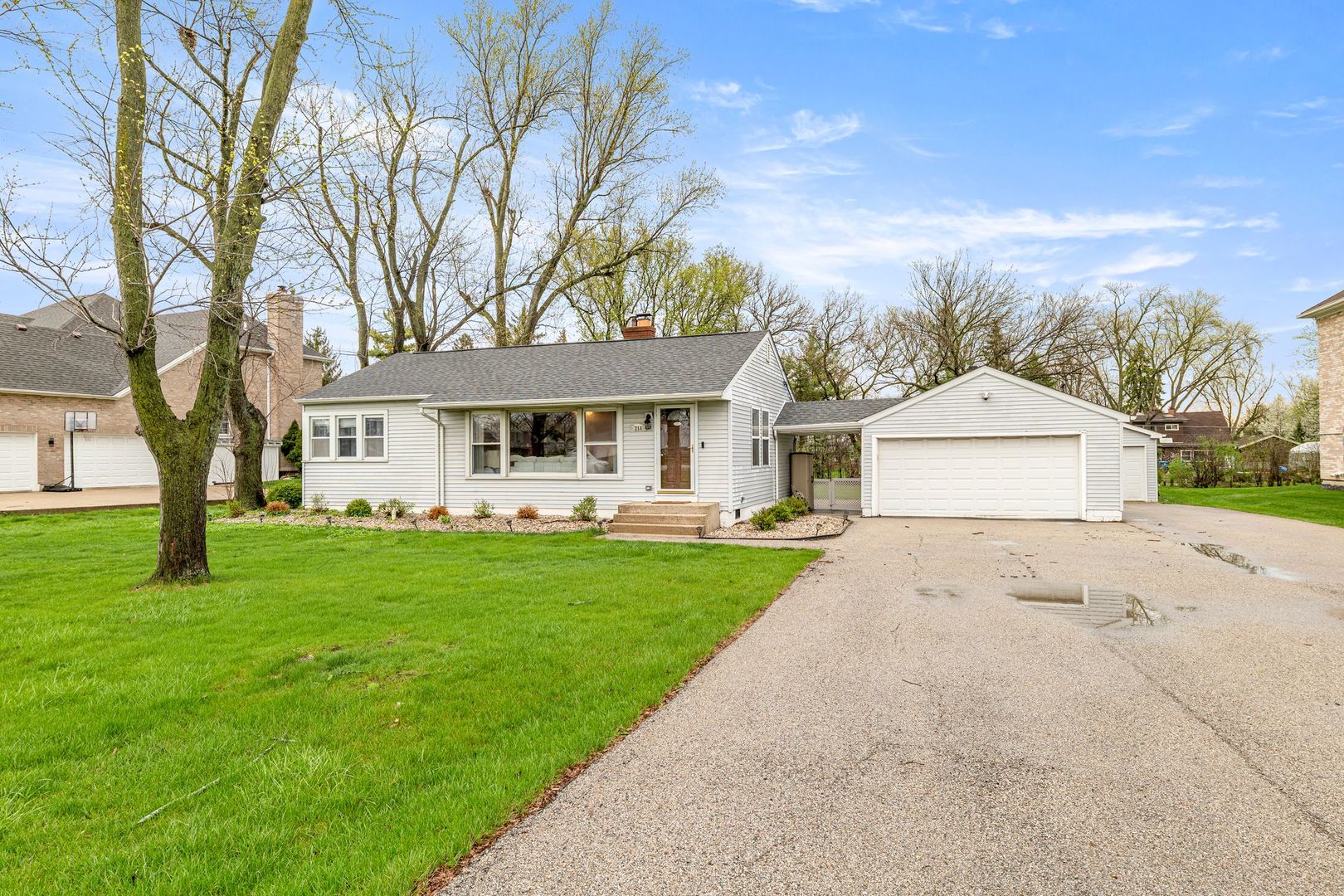 216 W Rand Road, Mount Prospect, IL