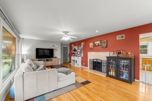 216 W Rand Road, Mount Prospect, IL