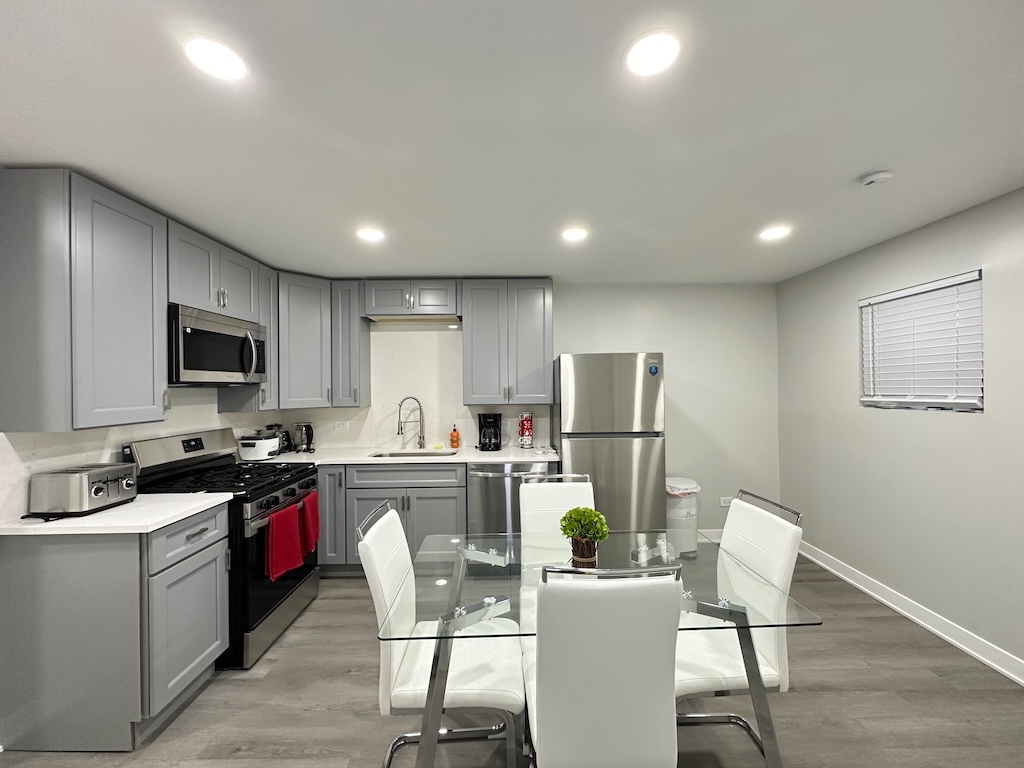 1937 W GRAND Avenue #1, Chicago, IL