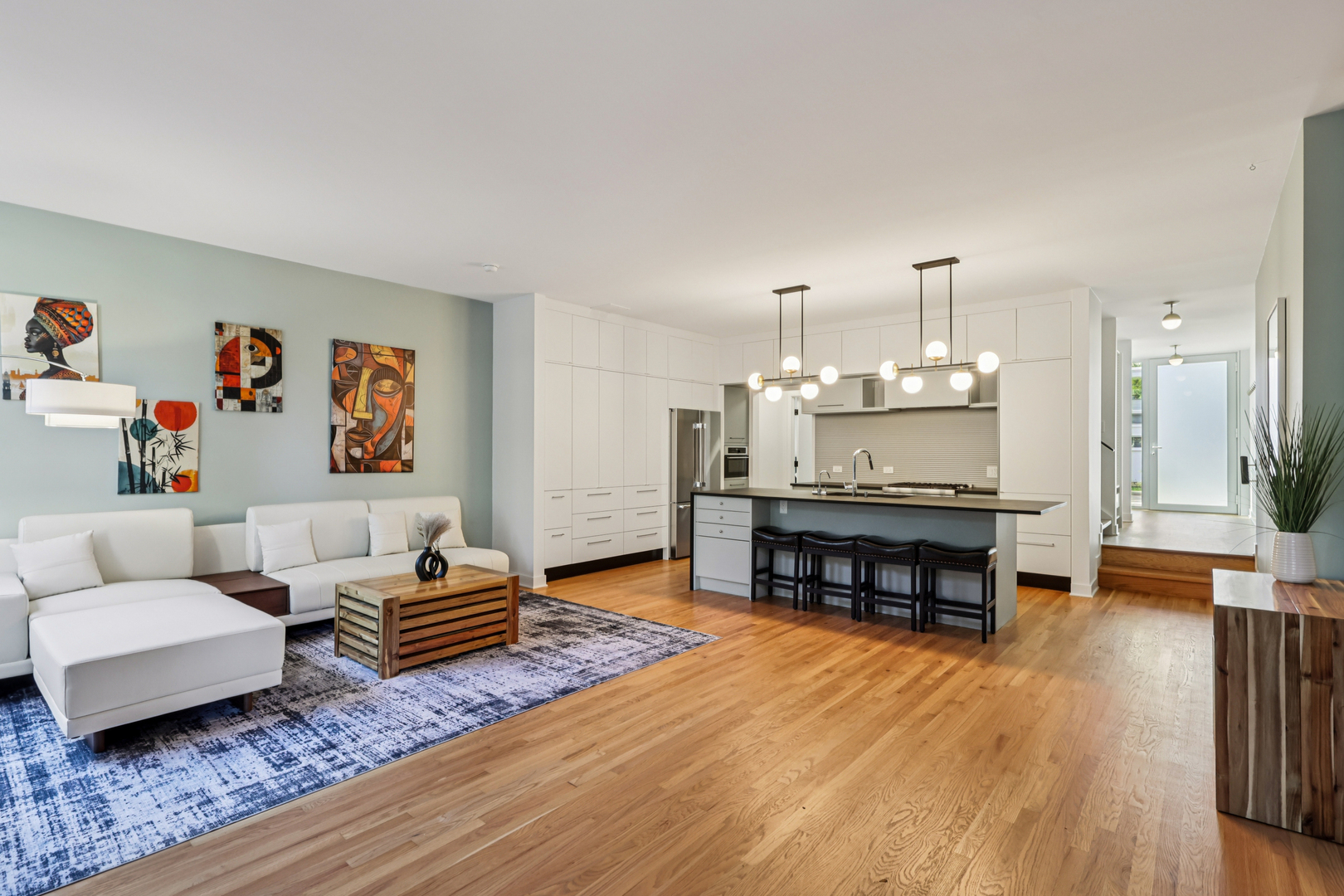 1319 N Sandburg Terrace, Chicago, IL