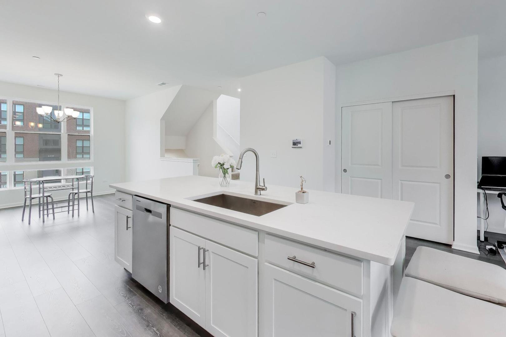 2251 Venture Drive #2251, Schaumburg, IL