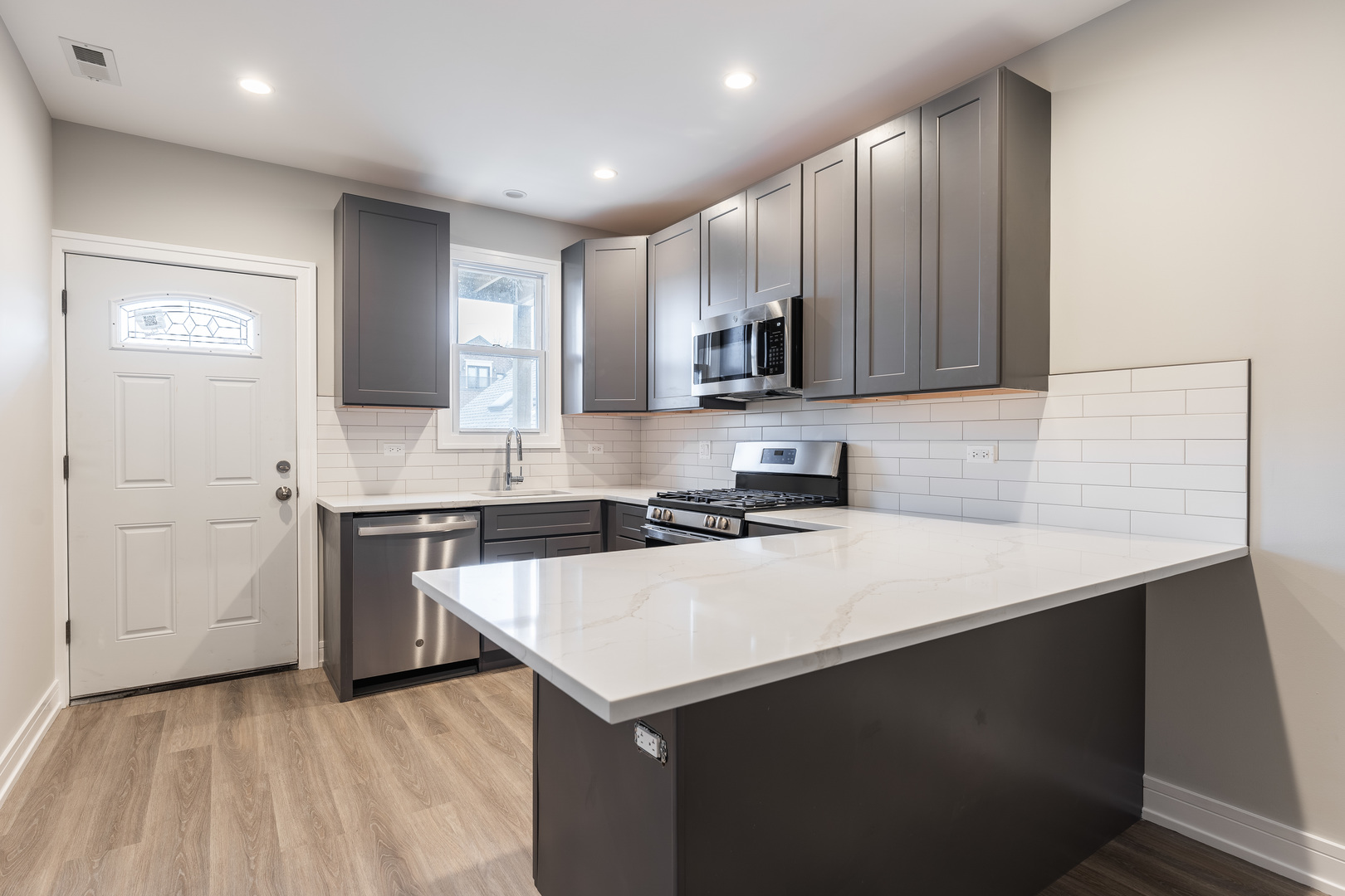 1725 N Honore Street #2R, Chicago, IL