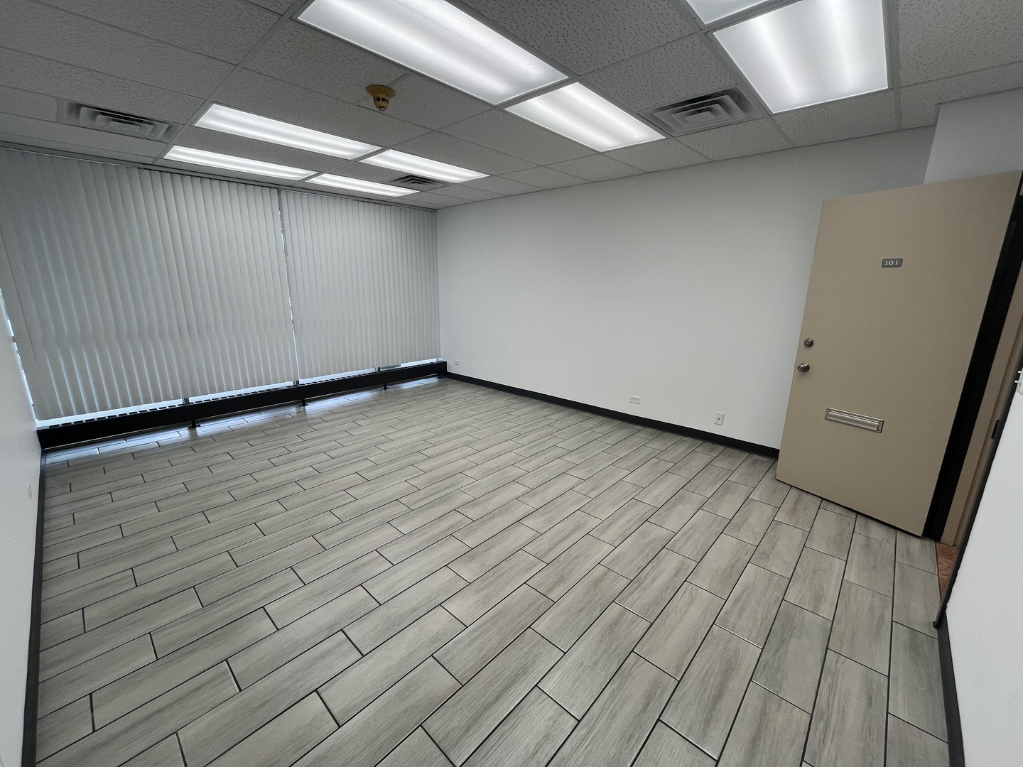 1043 S YORK Road #100, Bensenville, IL