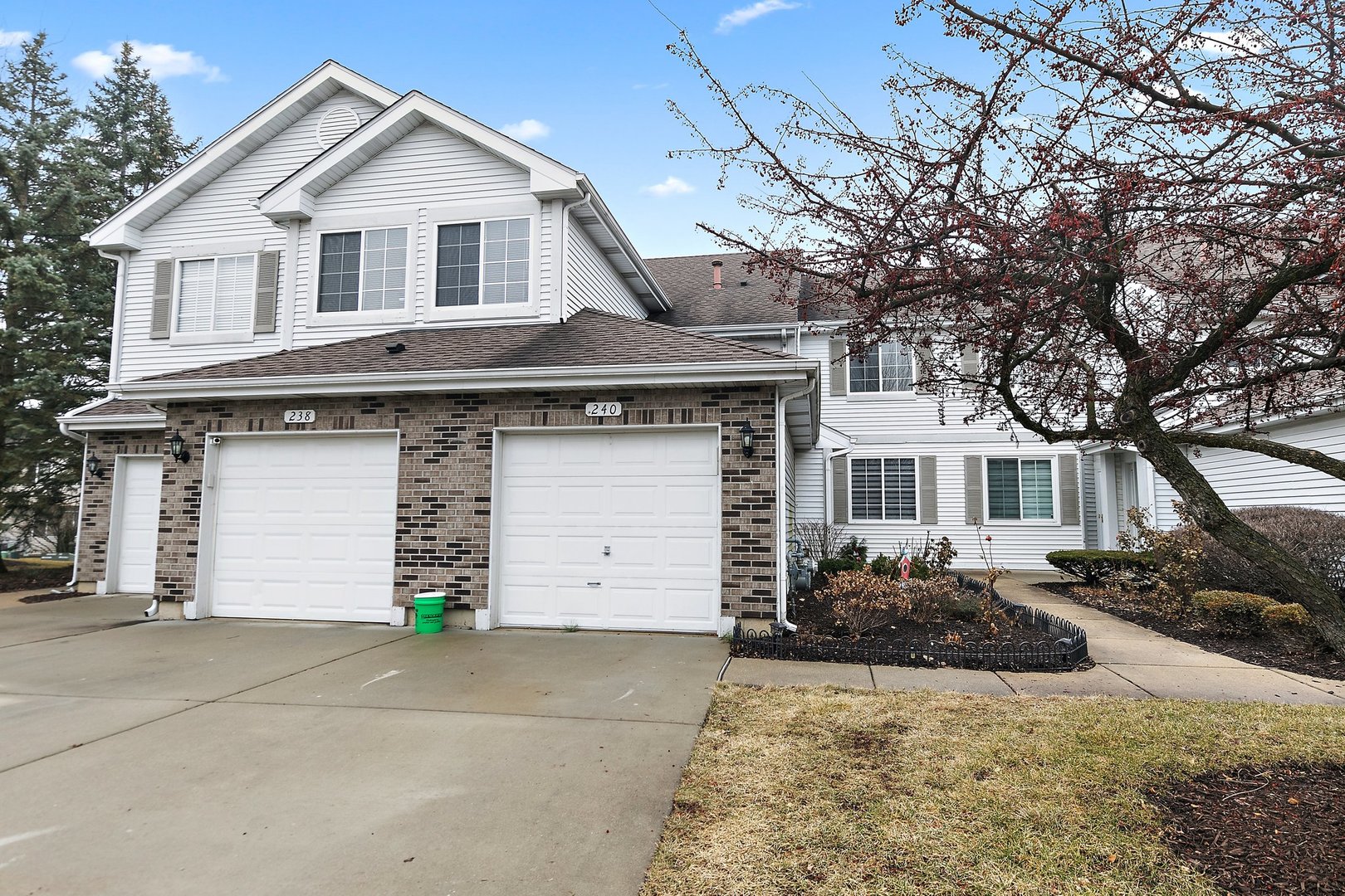240 CAMEL BEND Court, Schaumburg, IL