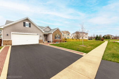 308 Fieldstone Drive, Woodstock, IL