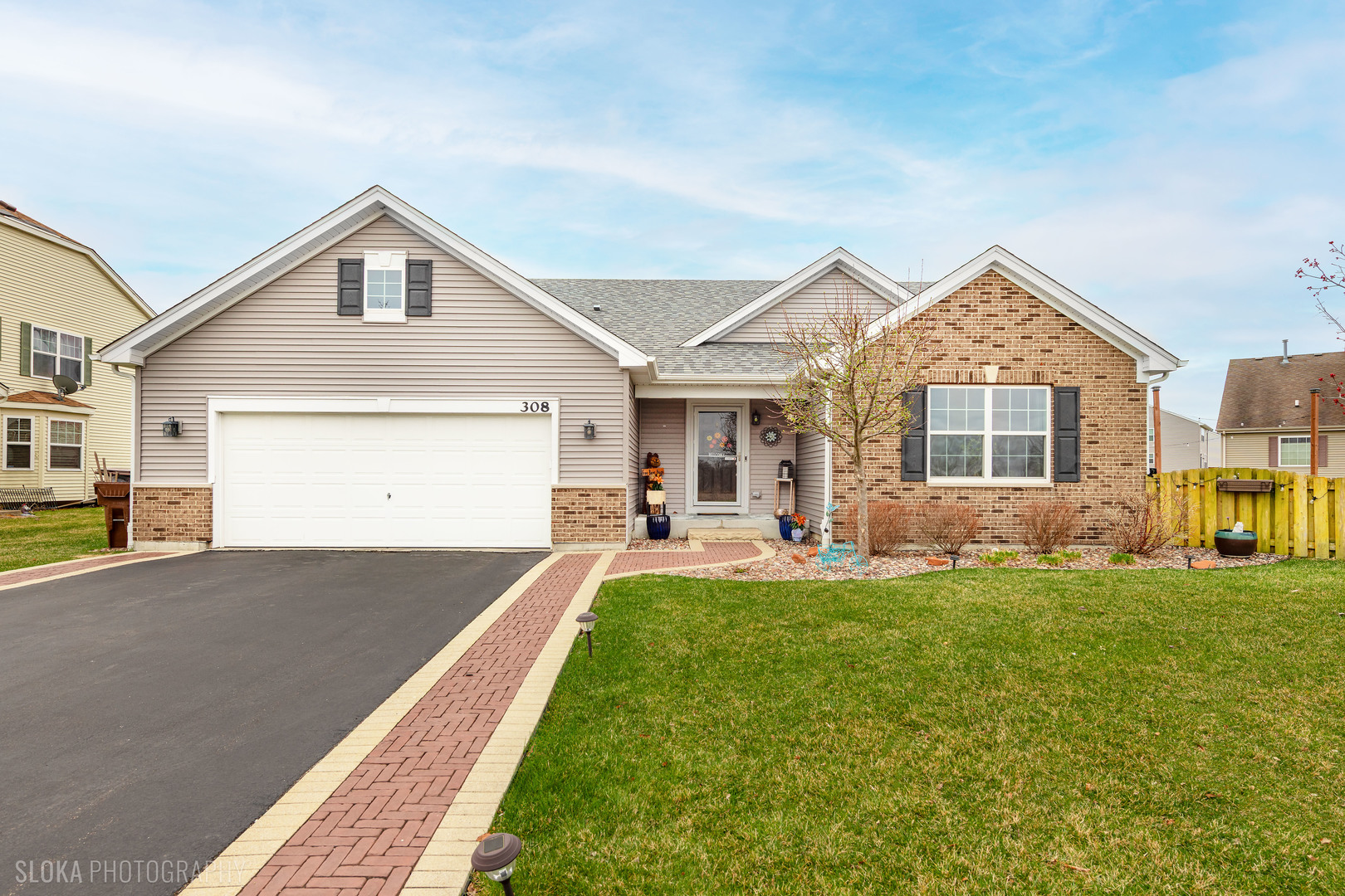 308 Fieldstone Drive, Woodstock, IL
