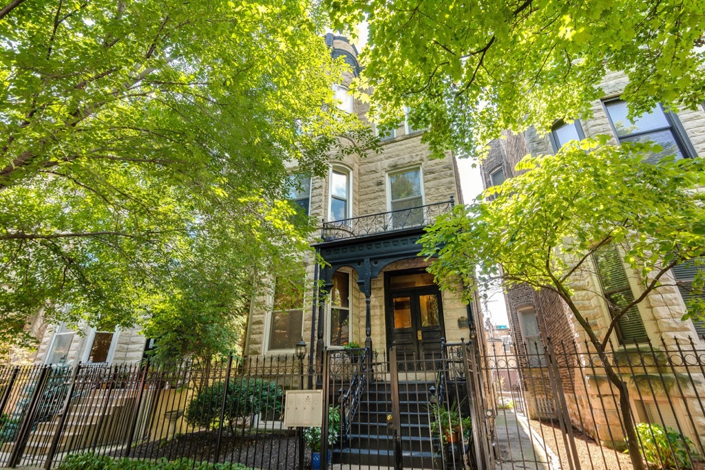 931 W NEWPORT Avenue #1, Chicago, IL
