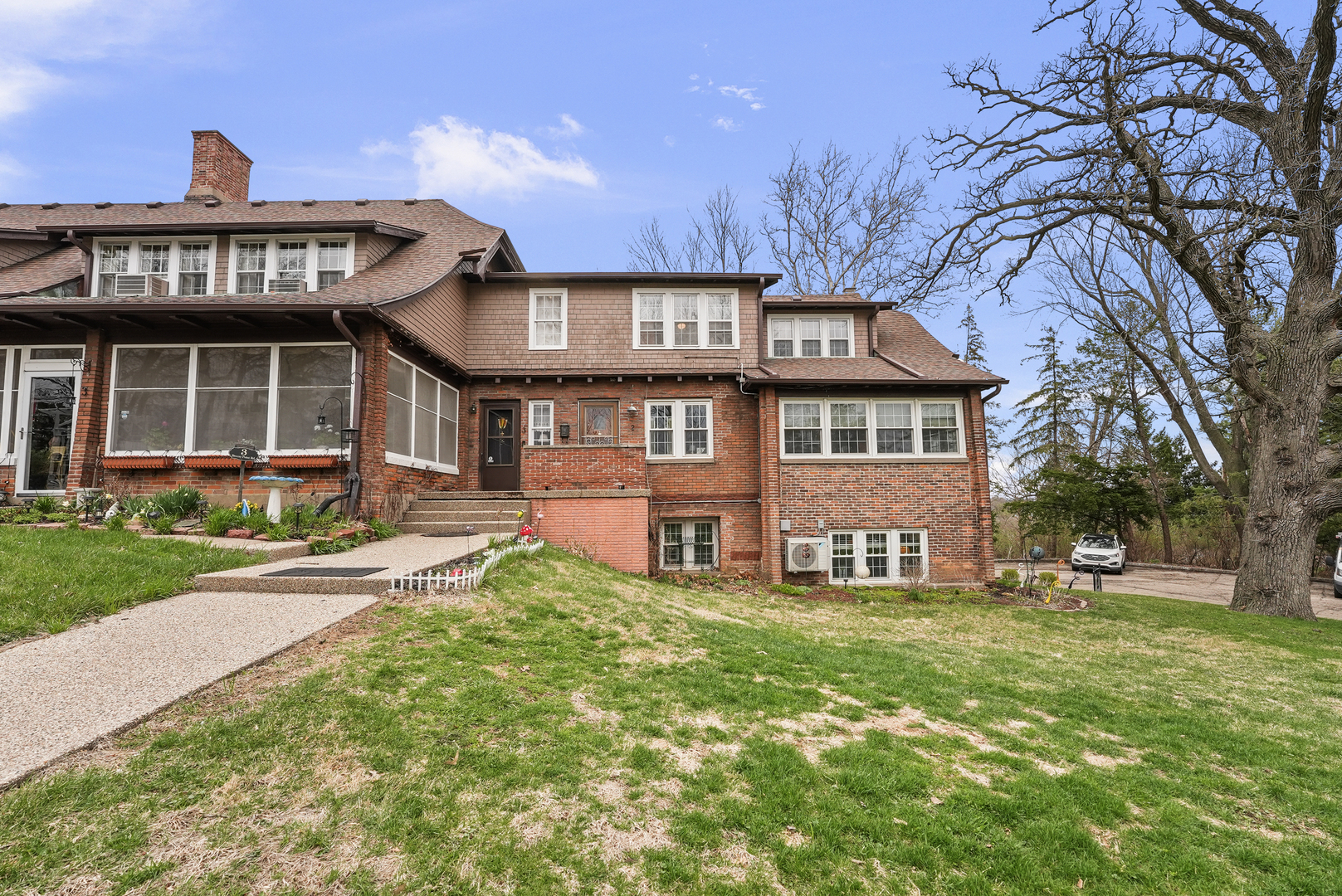 2 Breezy Point Road, Clinton, IA