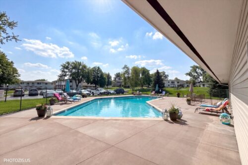 211 Edgewater Drive, Bloomingdale, IL