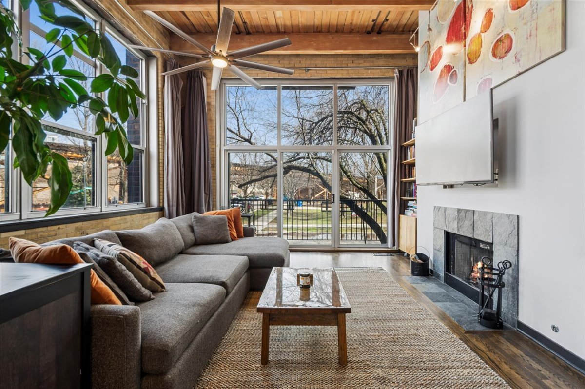 2201 W Wabansia Avenue #5, Chicago, IL