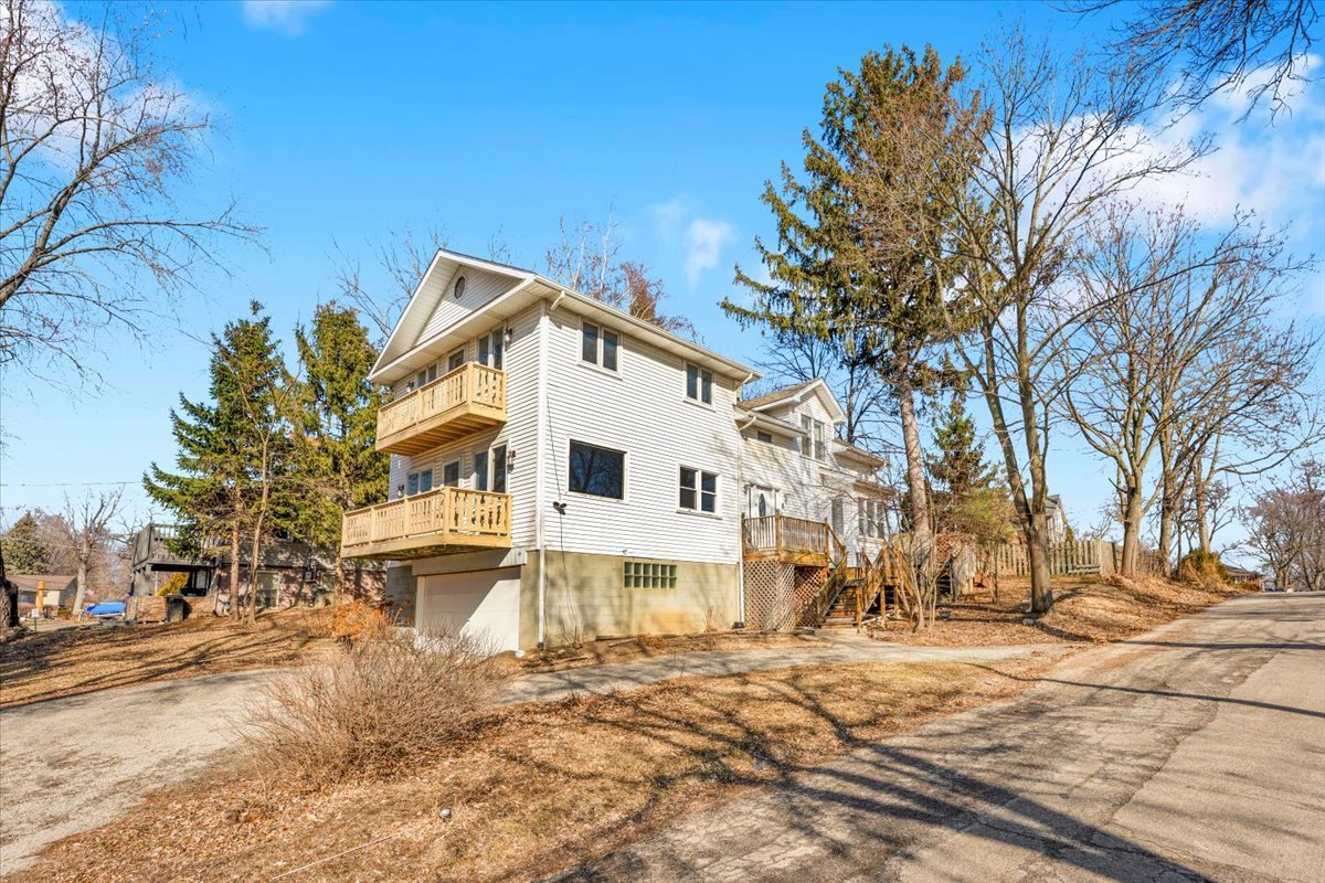 49 N Lake Avenue, Fox Lake, IL