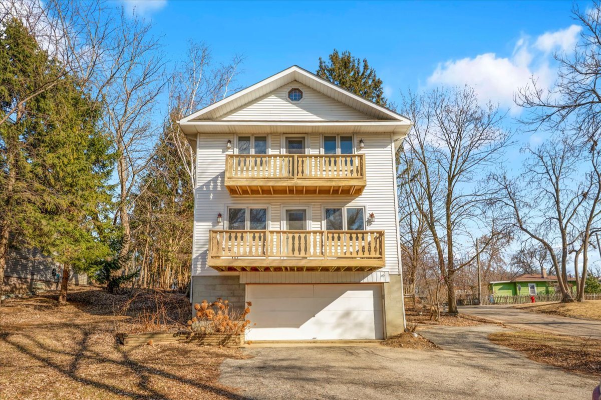 49 N Lake Avenue, Fox Lake, IL