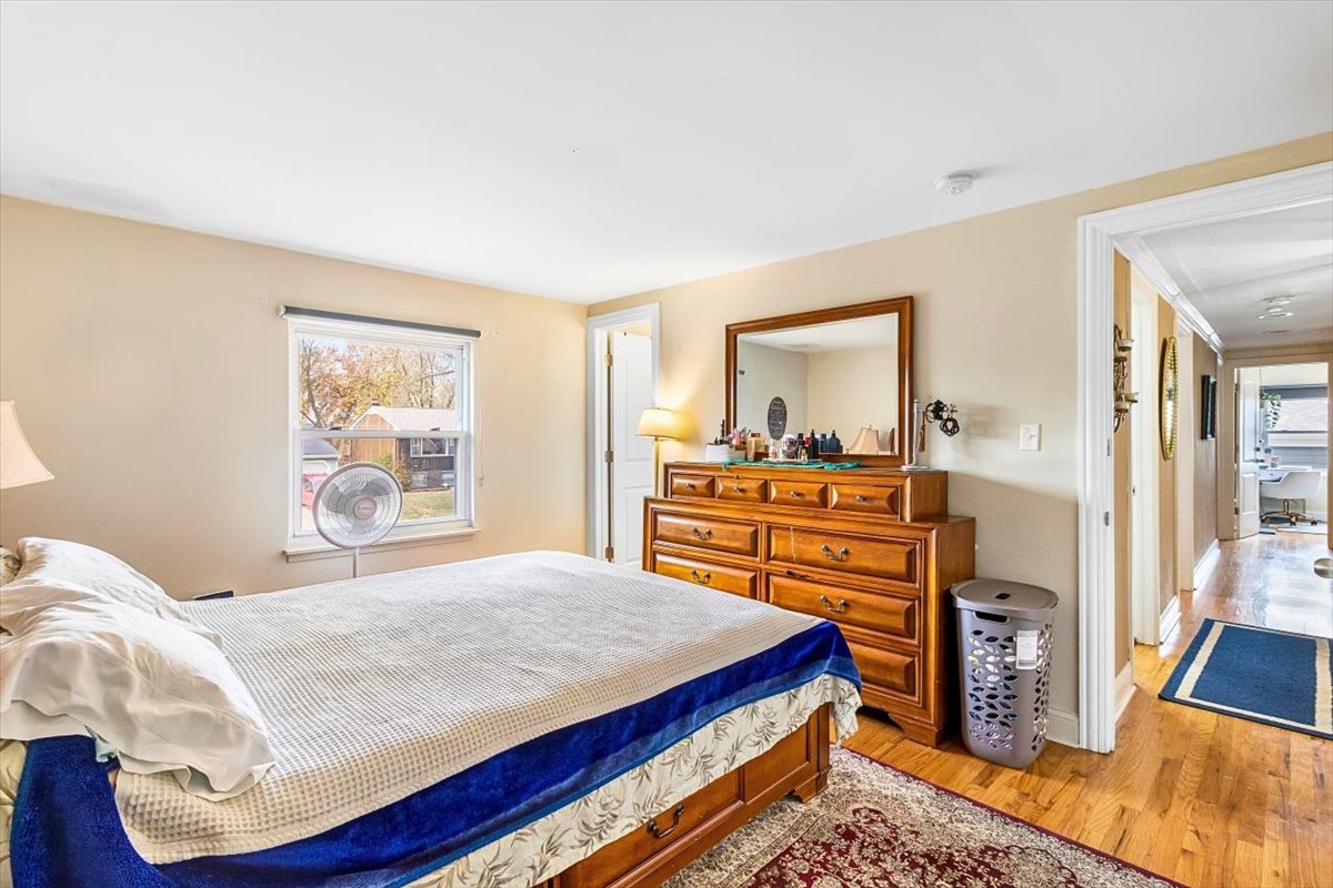 6881 Hickory Street, Hanover Park, IL