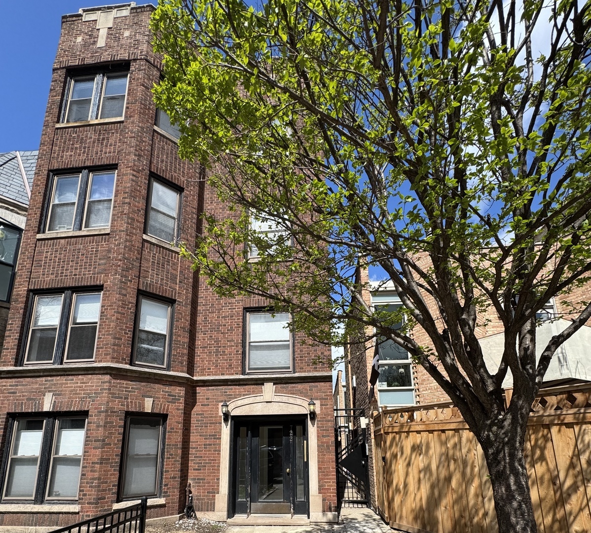 722 W Oakdale Avenue #1R, Chicago, IL