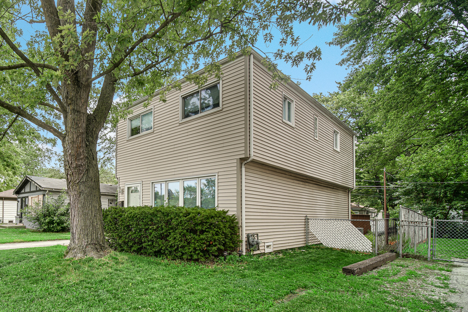 16913 Western Avenue, Hazel Crest, IL