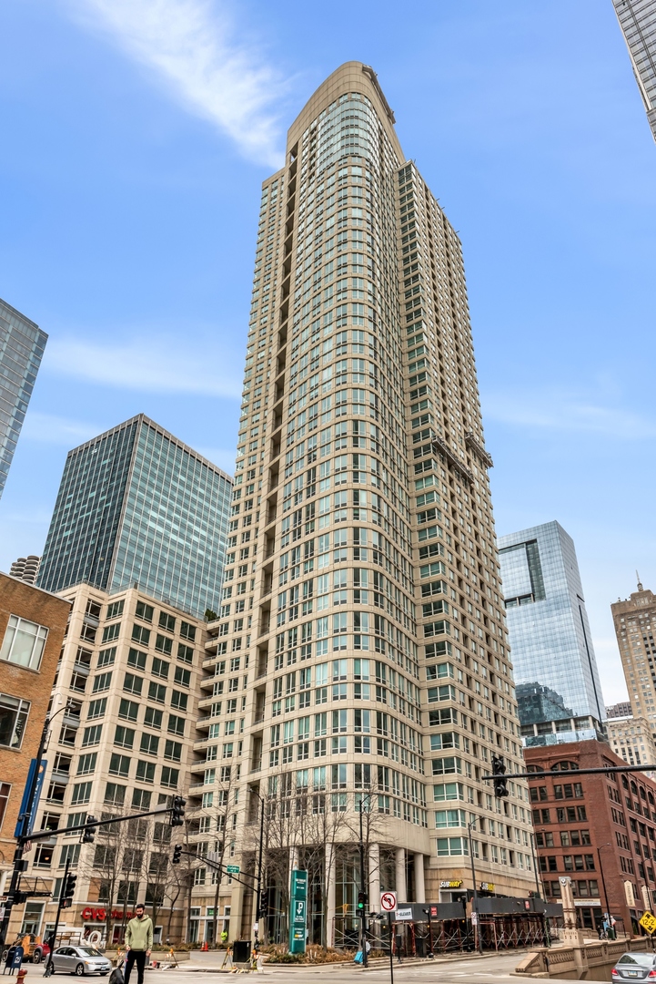 345 N La Salle Drive #701, Chicago, IL