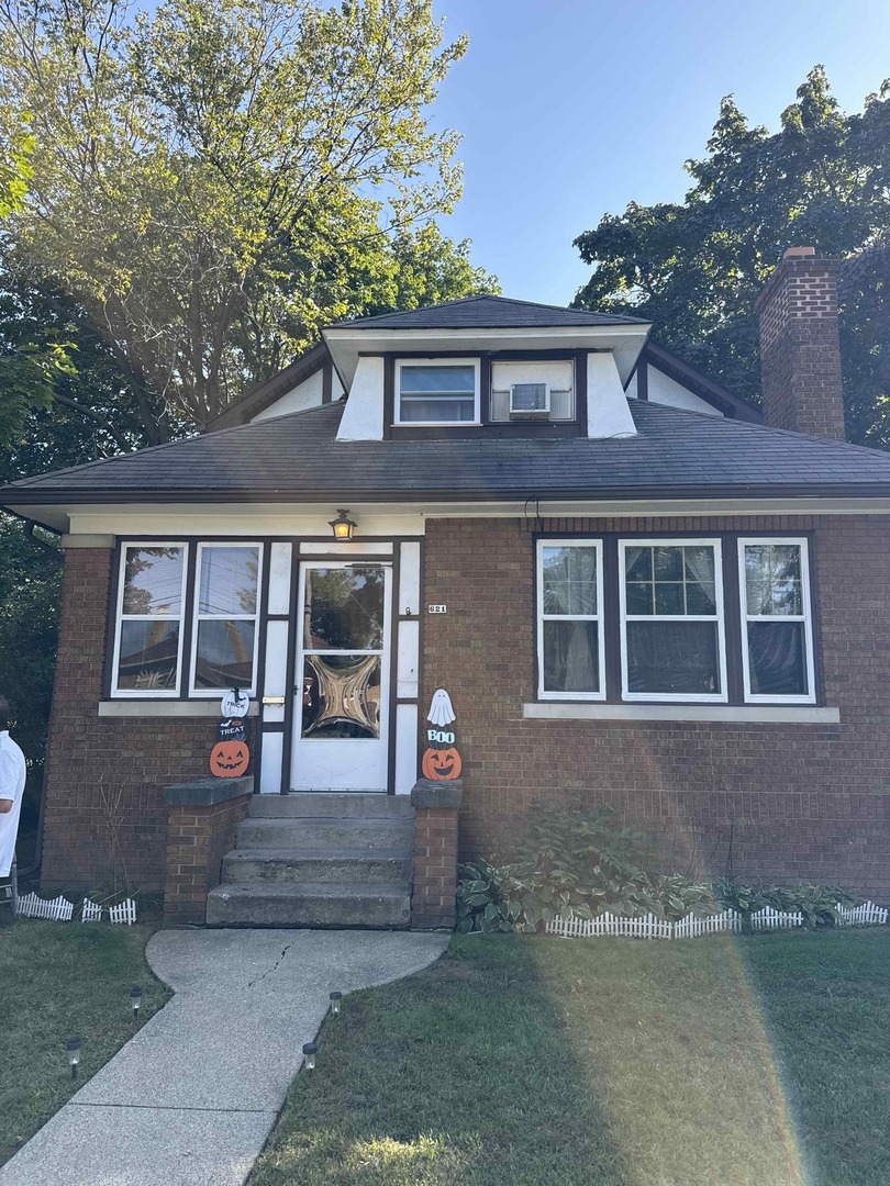 621 W Keith Avenue, Waukegan, IL