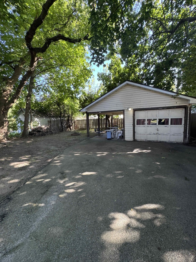 621 W Keith Avenue, Waukegan, IL