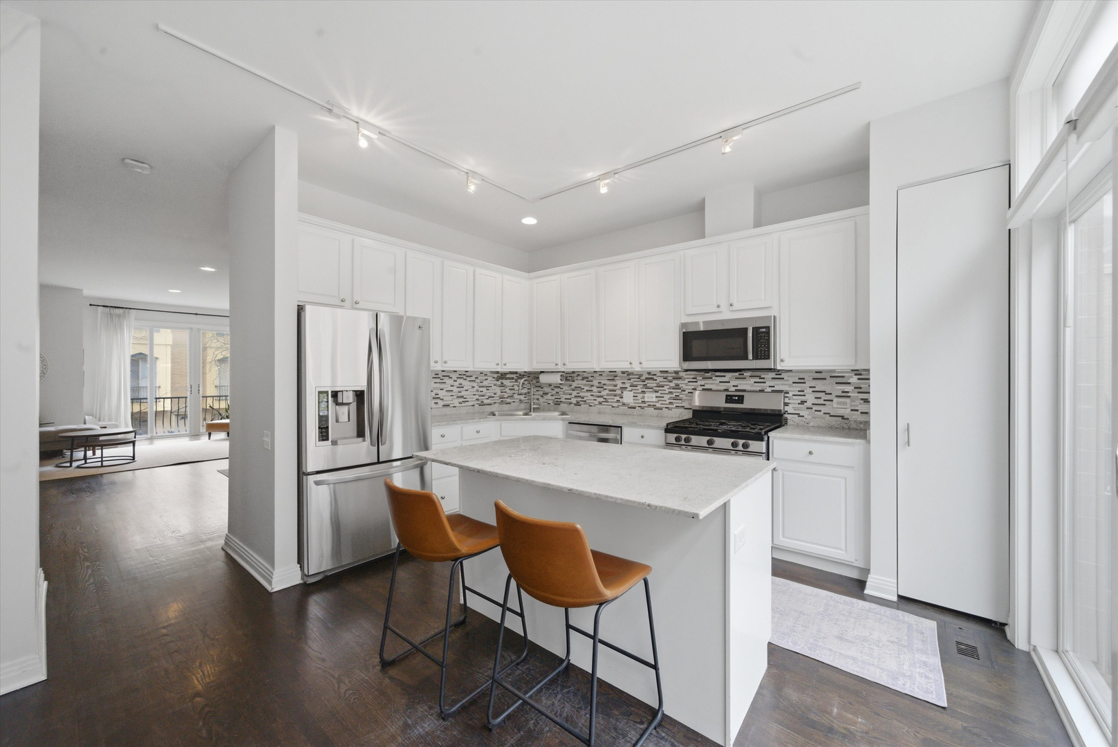 527 N Peoria Street, Chicago, IL