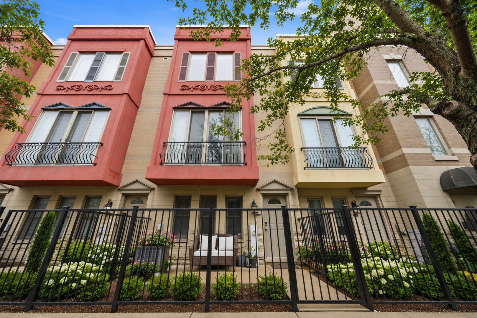 527 N Peoria Street, Chicago, IL