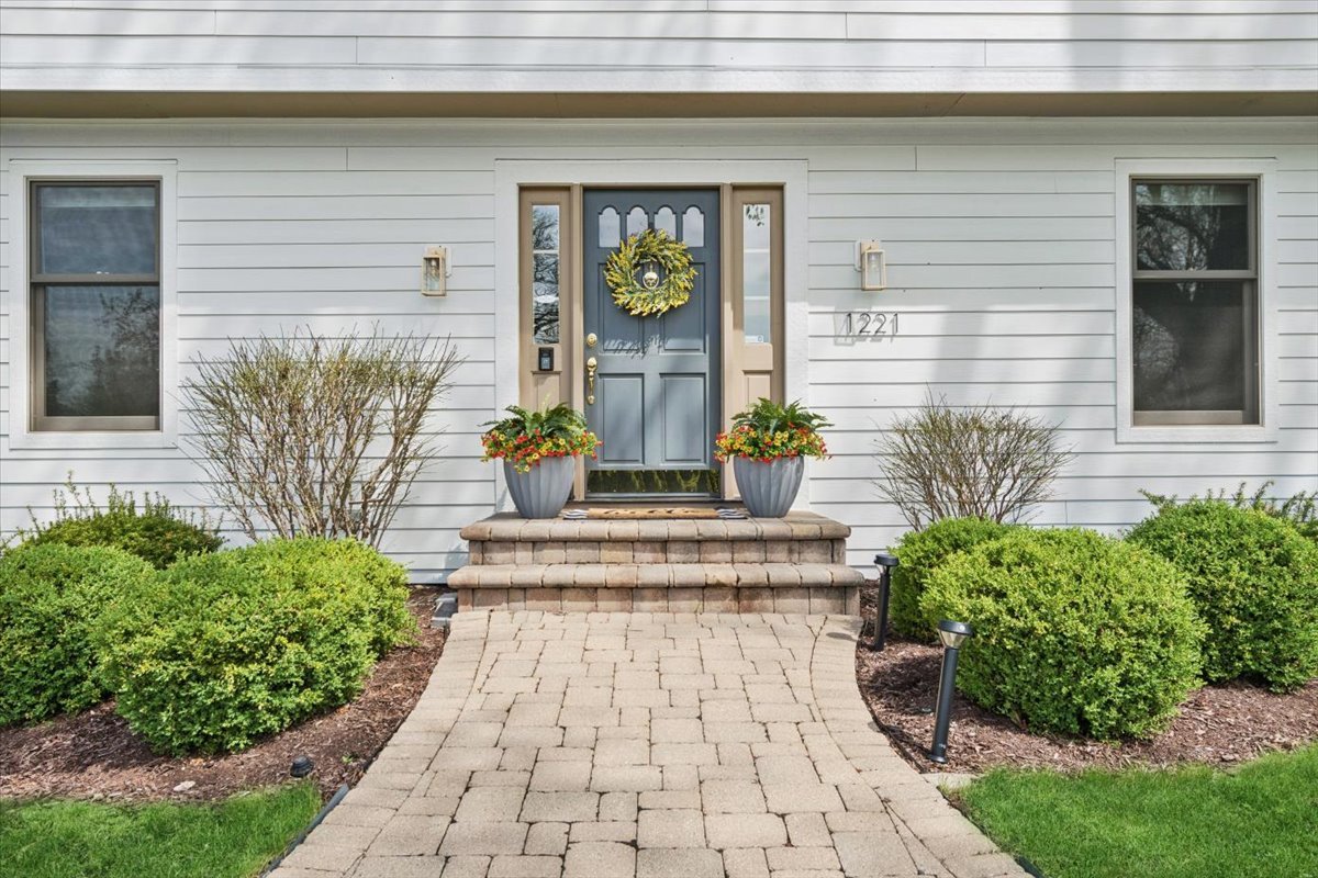 1221 Whirlaway Avenue, Naperville, IL