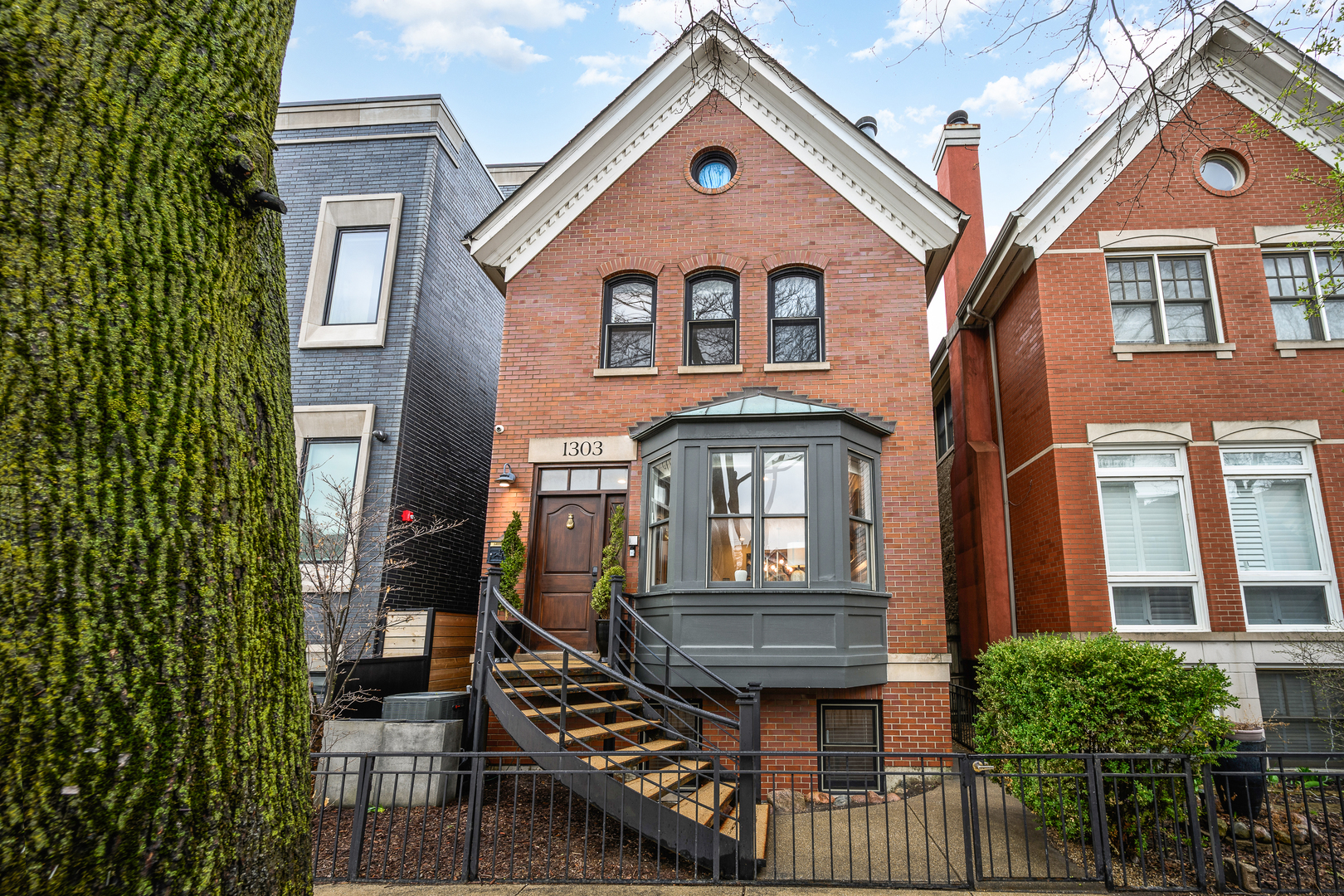 1303 W Schubert Avenue, Chicago, IL