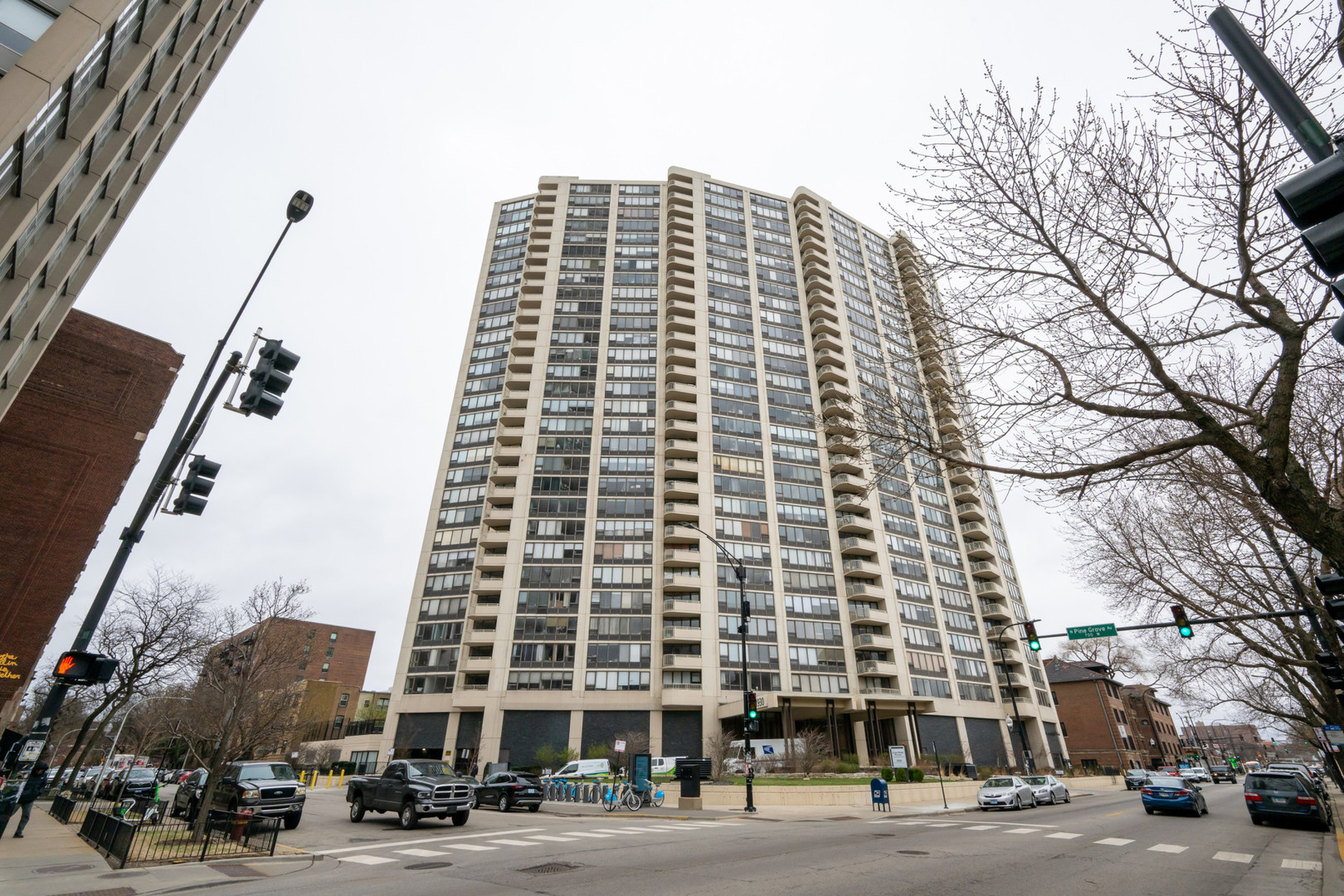 3930 N PINE GROVE Avenue #310, Chicago, IL