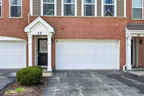 17 Grey Wolf Drive, Wheeling, IL