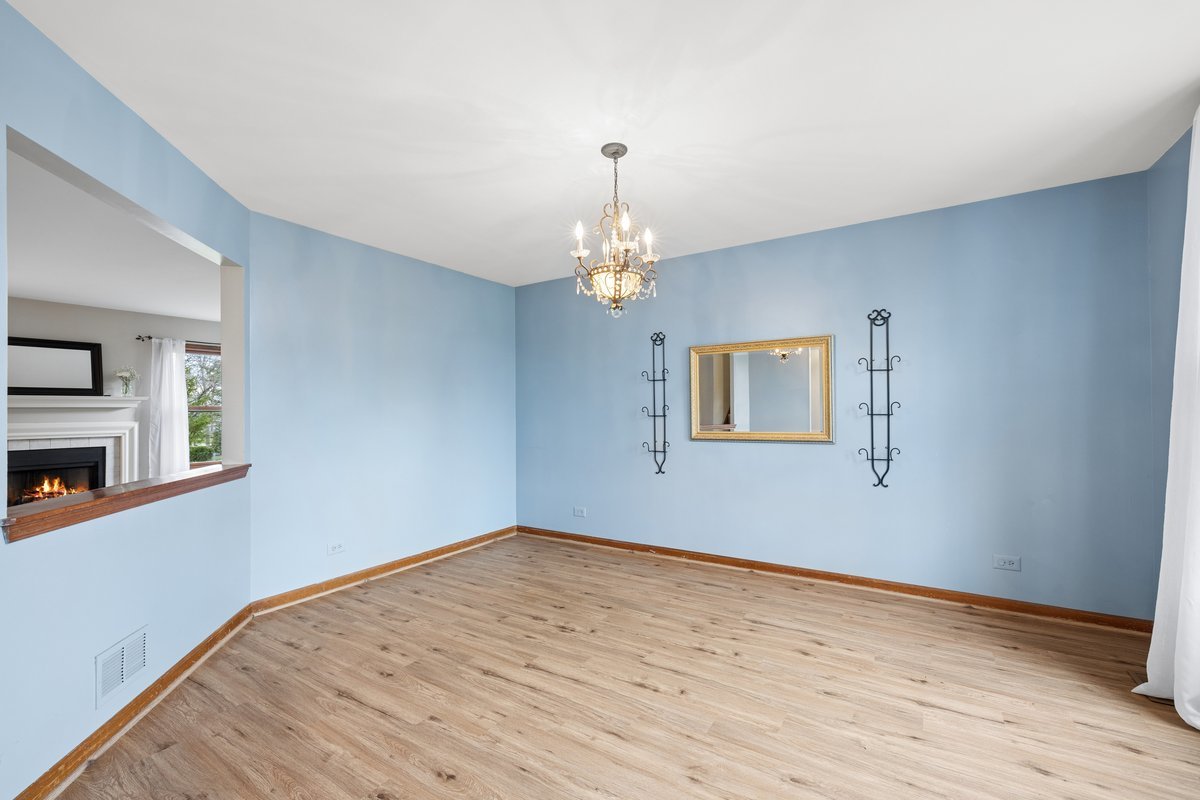 1426 Trailwood Drive, Crystal Lake, IL