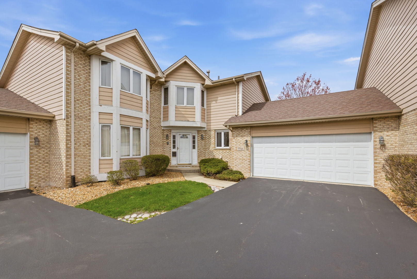 7746 Northfield Lane, Tinley Park, IL