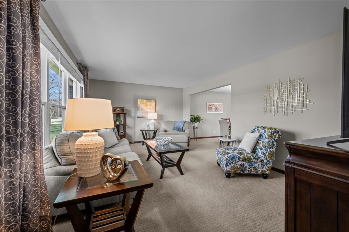 2477 Cambridge Drive, Aurora, IL