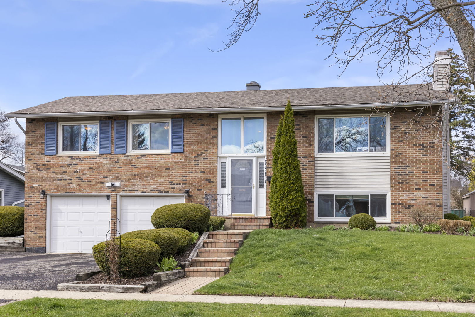 2508 Stonewall Avenue, Woodridge, IL