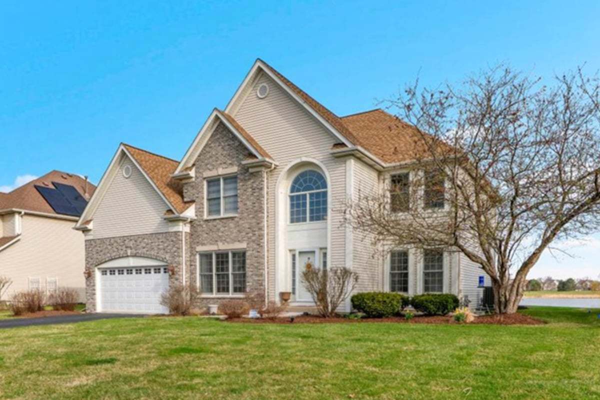 415 Mallard Point Drive, North Aurora, IL