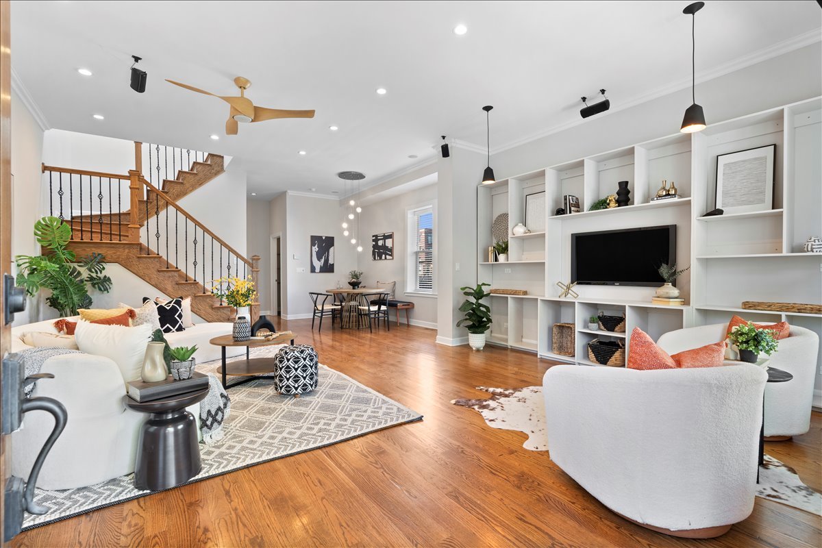 2760 W St Mary Street, Chicago, IL