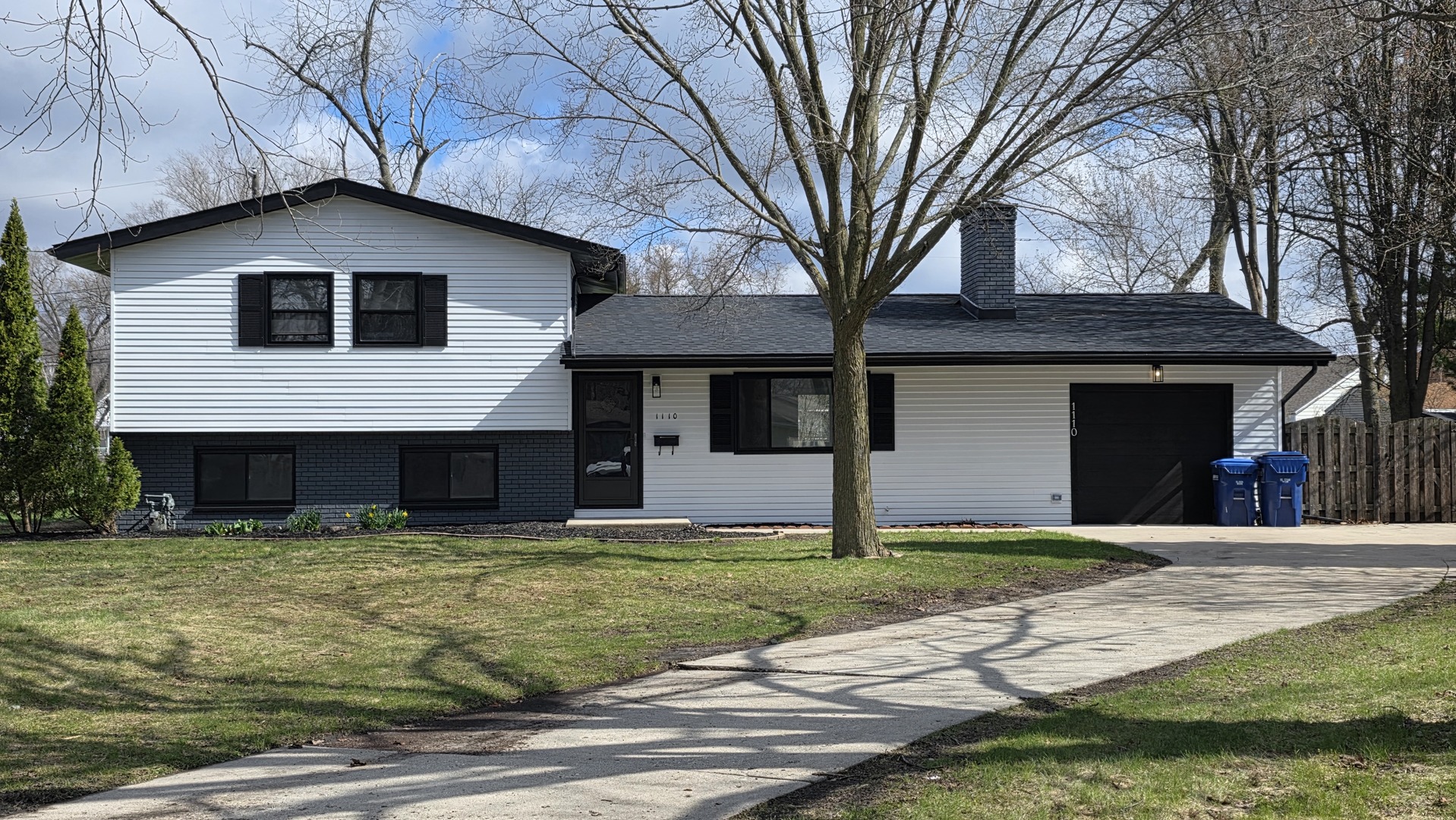 1110 Holmes Place, DeKalb, IL