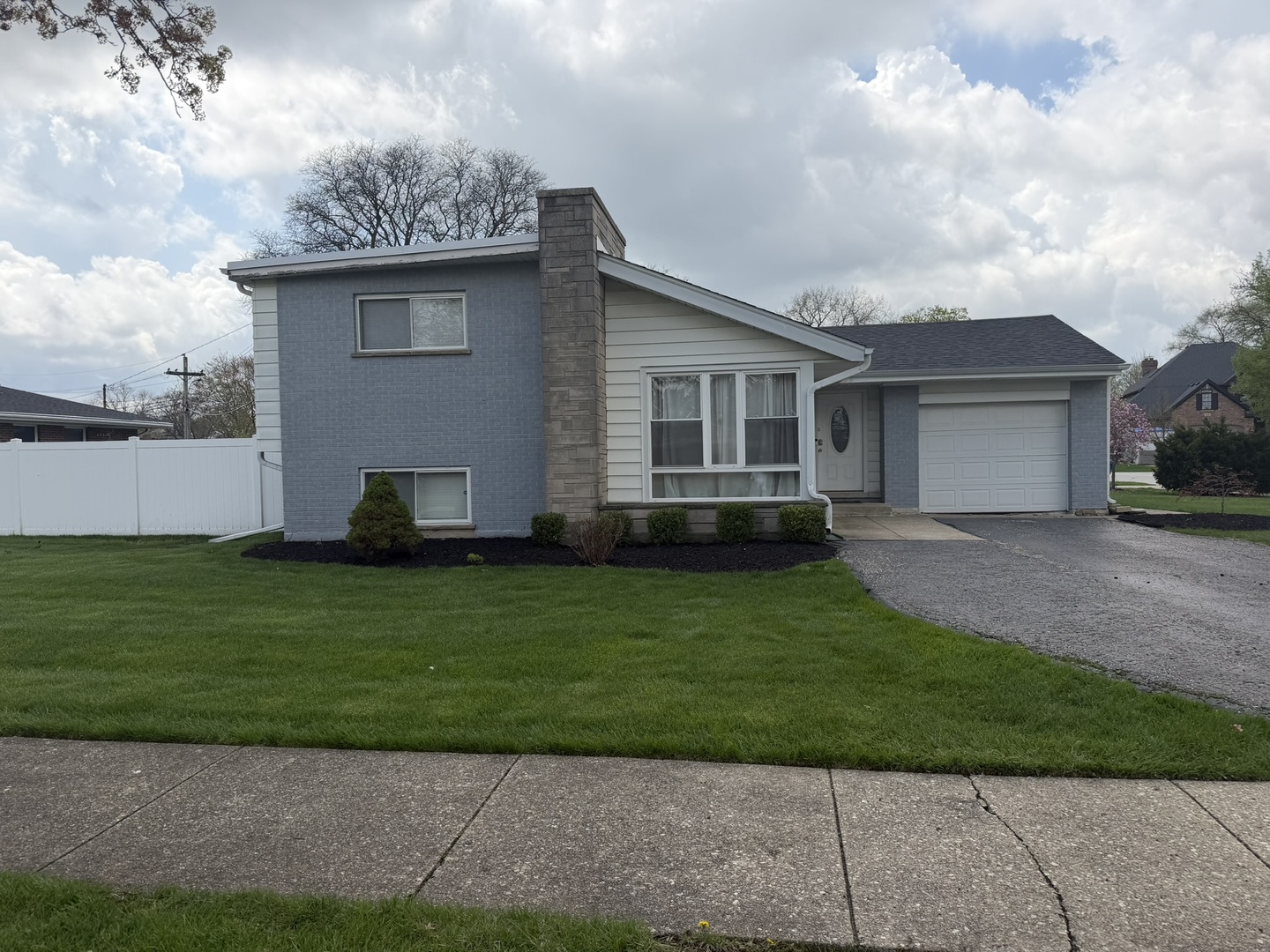 340 E Huntington Lane, Elmhurst, IL