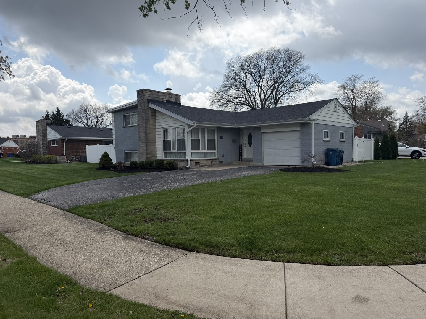 340 E Huntington Lane, Elmhurst, IL