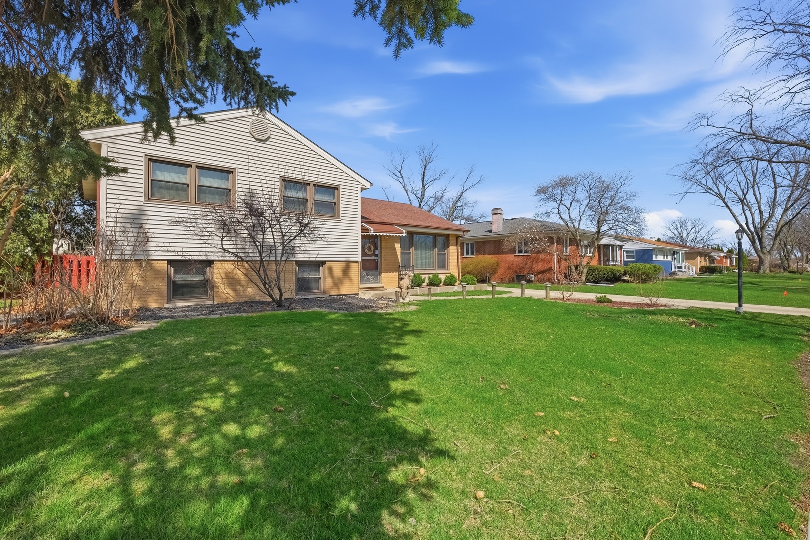 1506 W Palm Drive, Mount Prospect, IL