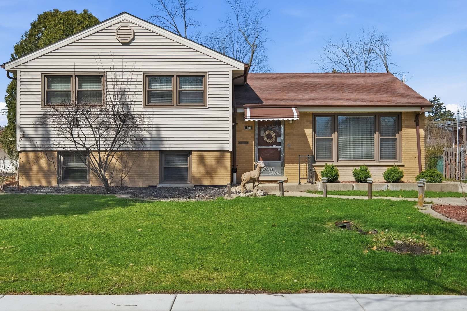 1506 W Palm Drive, Mount Prospect, IL