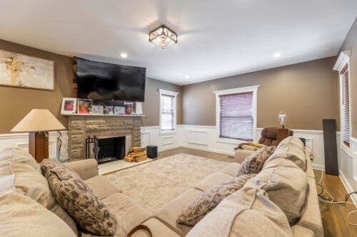 7931 S Paxton Avenue, Chicago, IL